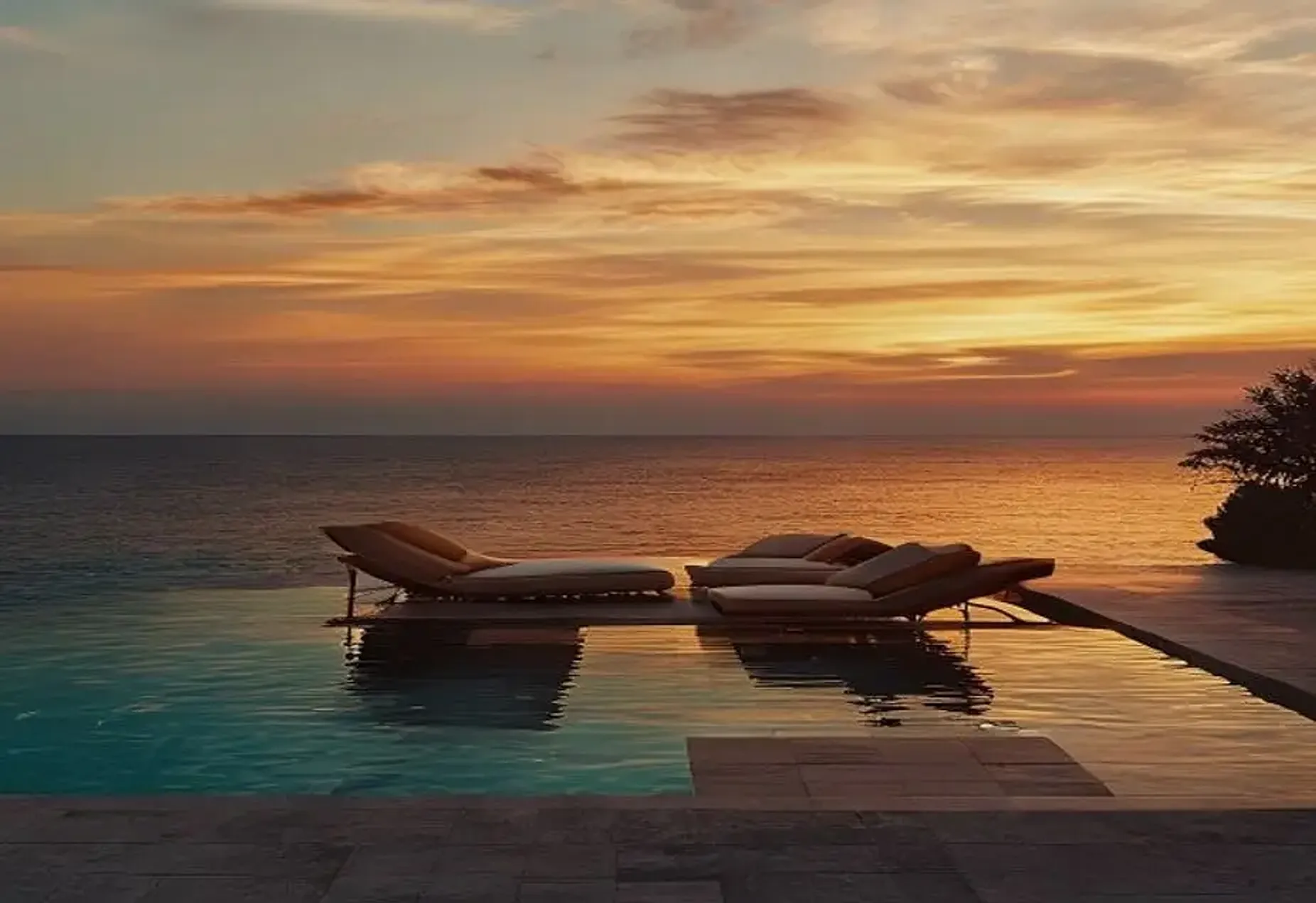 Casa Alba — Stay for the last hour of sun